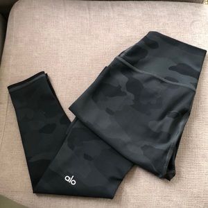Alo Vapor Leggings Black Camo XS